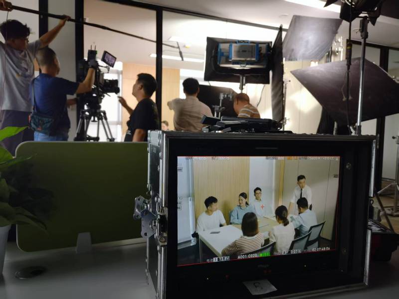 抚顺TVC拍摄公司：科技产品视觉化大师，诠释未来感与功能美学